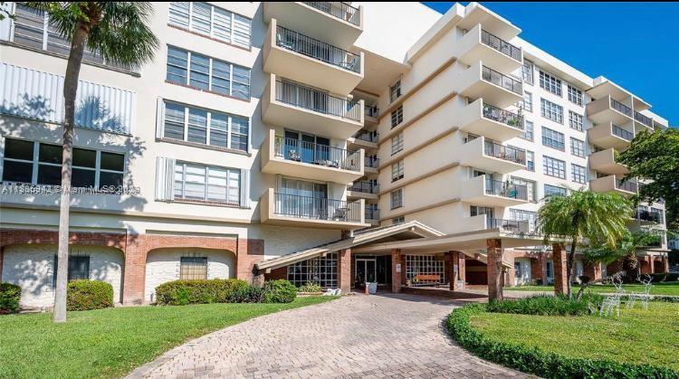 LONGWOOD TOWERS CONDO - Residential Lease