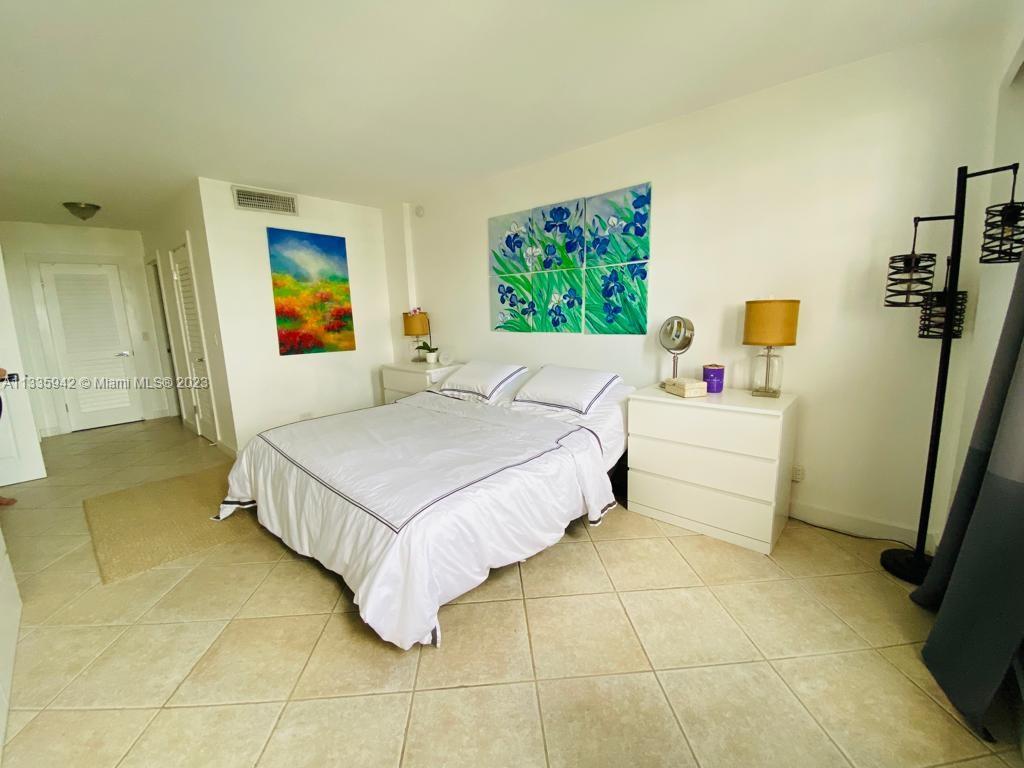 LONGWOOD TOWERS CONDO - Residential Lease