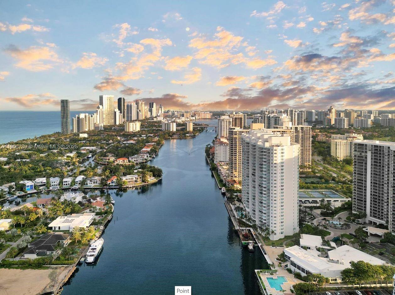 HAMPTONS SOUTH CONDO - Residential