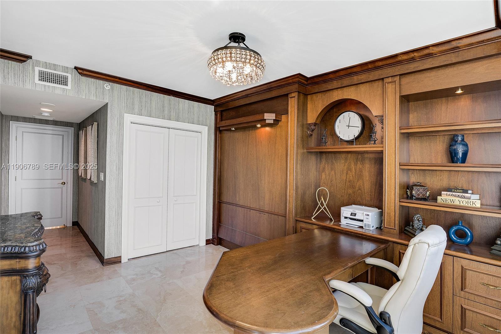 HAMPTONS SOUTH CONDO - Residential