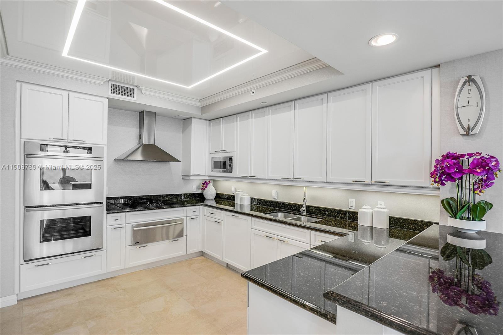 HAMPTONS SOUTH CONDO - Residential