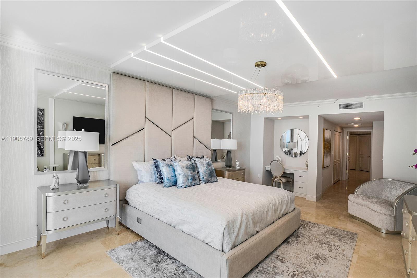 HAMPTONS SOUTH CONDO - Residential