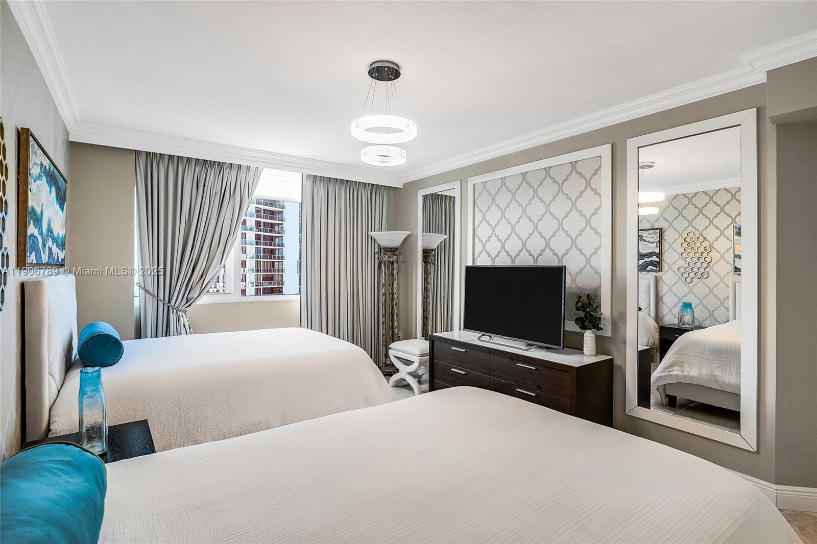 HAMPTONS SOUTH CONDO - Residential