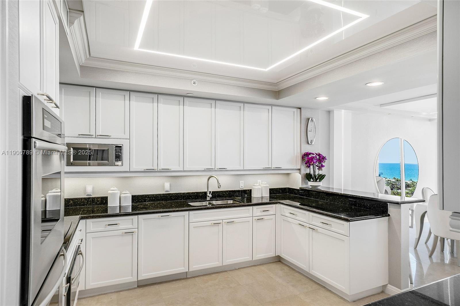 HAMPTONS SOUTH CONDO - Residential