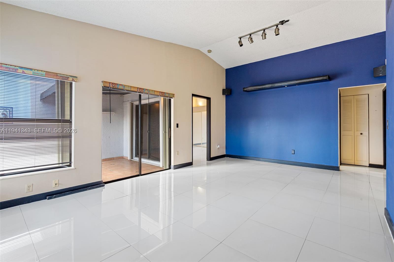 WESTWIND LAKES GARDEN - Residential