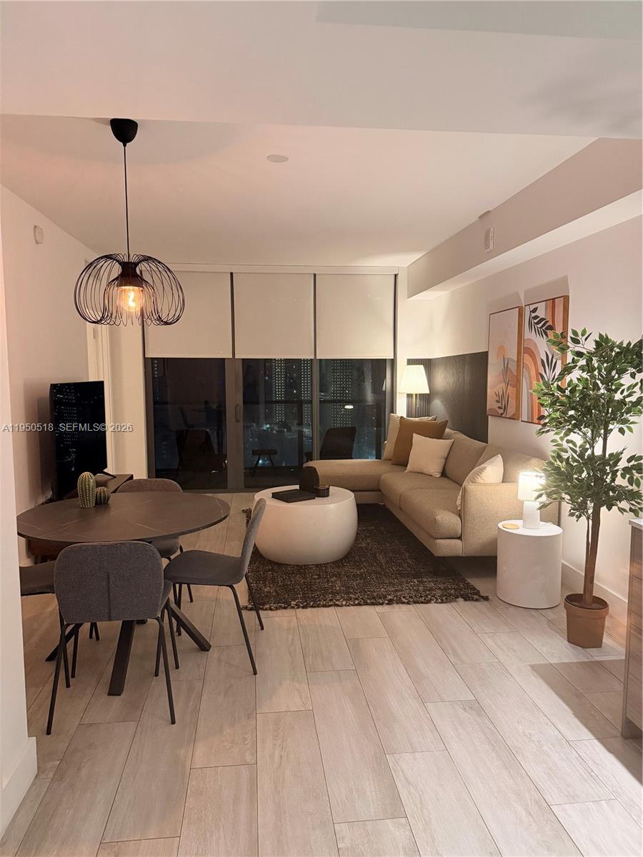 121 NE 34th St 2806A