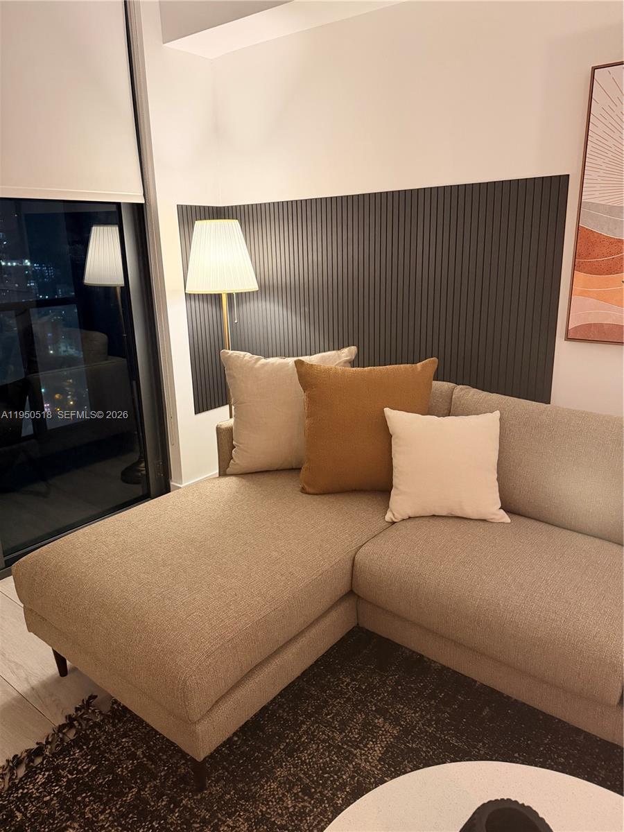 121 NE 34th St 2806A