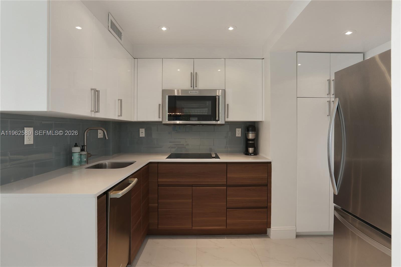 BAYVIEW CONDO - Residential