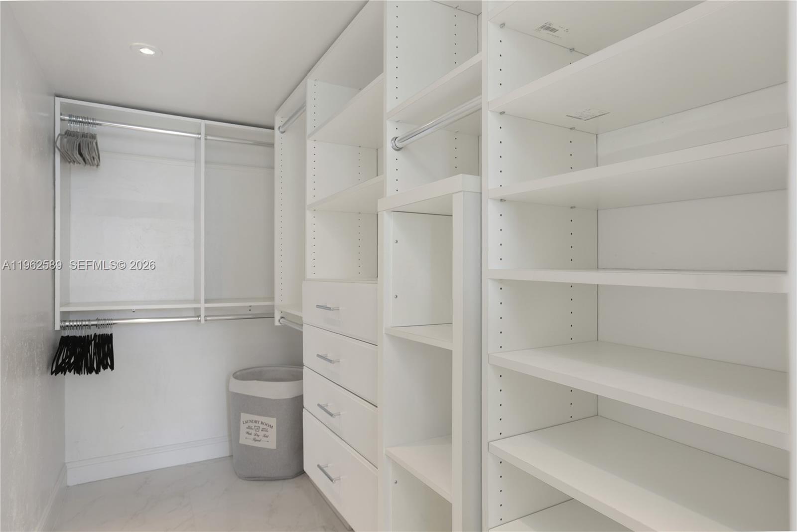 BAYVIEW CONDO - Residential