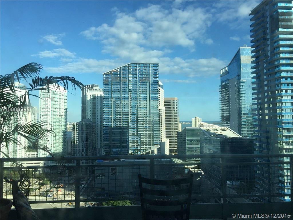 Waterfront living at its Best. Beautiful 2 story loft with panoramic views to river, city and ocean. High ceilings, gym, sauna, common areas and pool. Close to Brickell city centre and Mary Brickell.