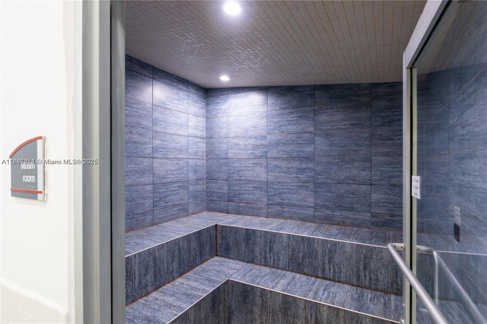 NIRVANA CONDO NO ONE COND - Residential