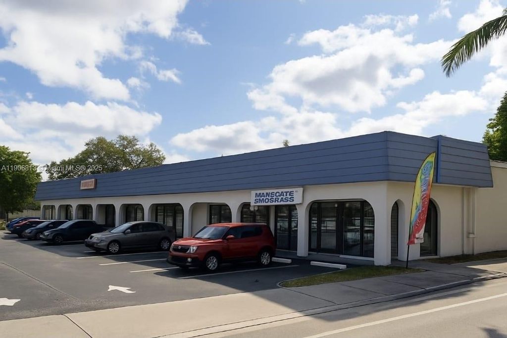 Photo of 801 S Federal Hwy, Dania Beach, FL 33004 (MLS # A11906813)