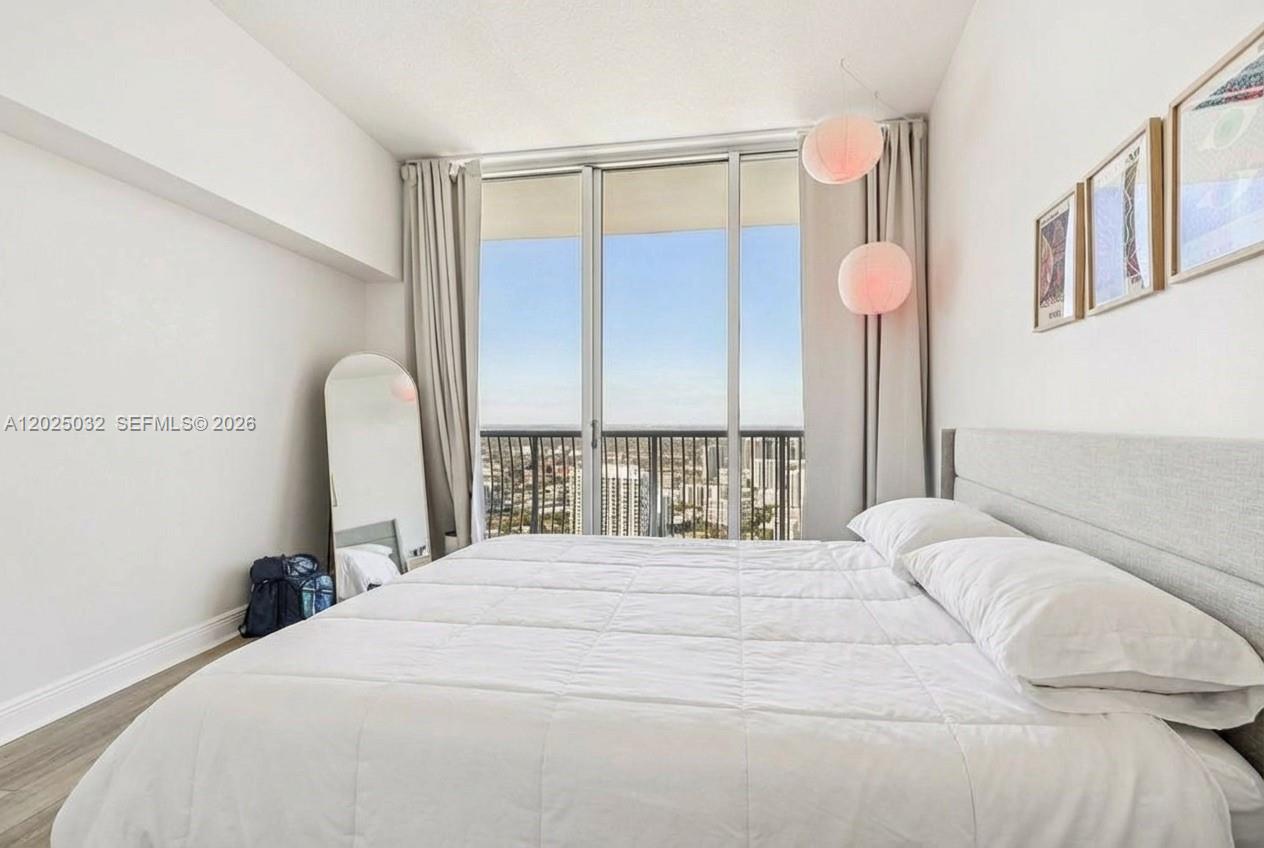 1750 N Bayshore Dr 5611
