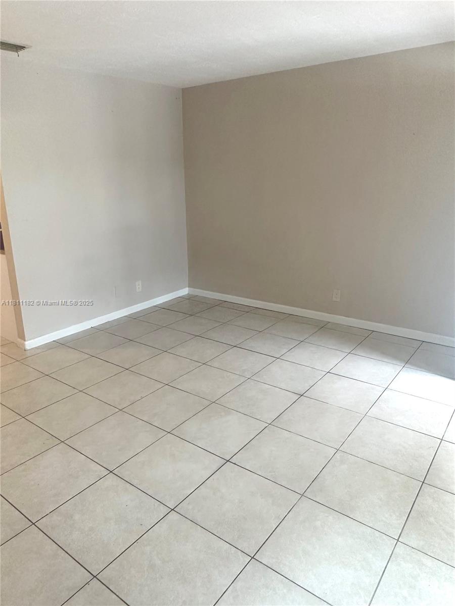 5910 NE 18th Ave 16