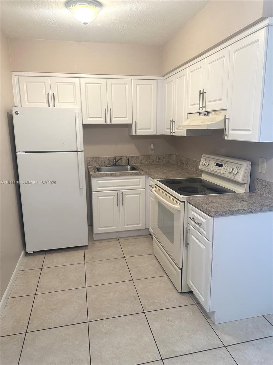 Rental Property at 5910 Ne 18th Ave 16, Fort Lauderdale, Broward County, Florida - Bedrooms: 1 
Bathrooms: 1  - $1,550 MO.