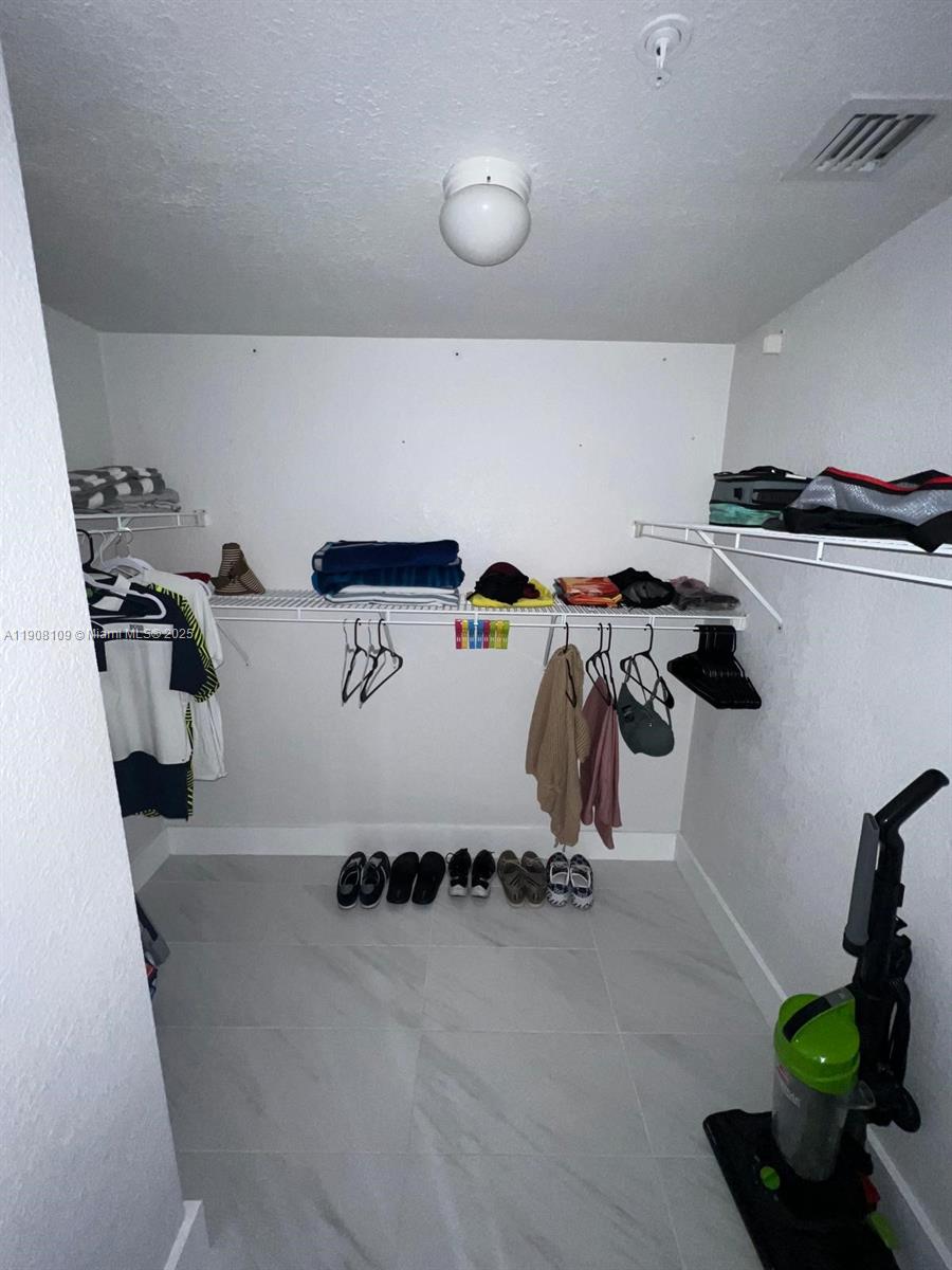 WAVE CONDO - Residential Lease