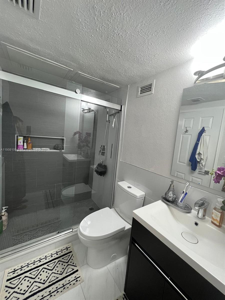 WAVE CONDO - Residential Lease