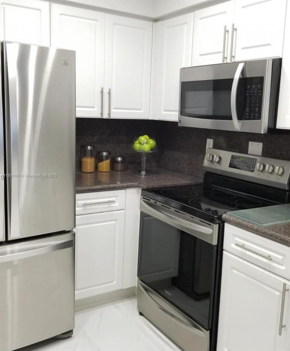 WAVE CONDO - Residential Lease