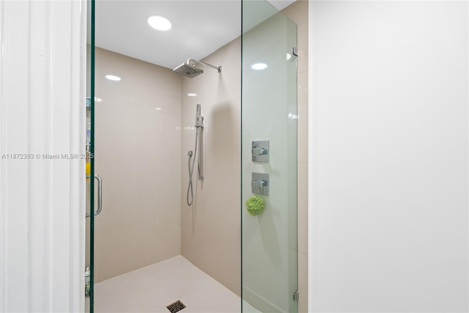 BAY HOUSE MIAMI CONDO - Residential