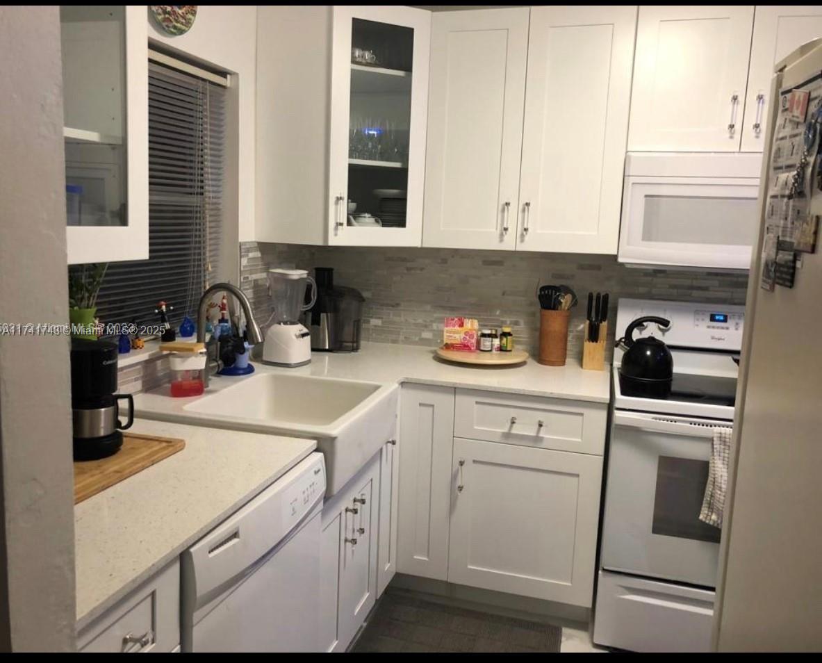 Property for Sale at 9821 Sunrise Lakes Blvd 112, Sunrise, Miami-Dade County, Florida - Bedrooms: 1 
Bathrooms: 2  - $117,900