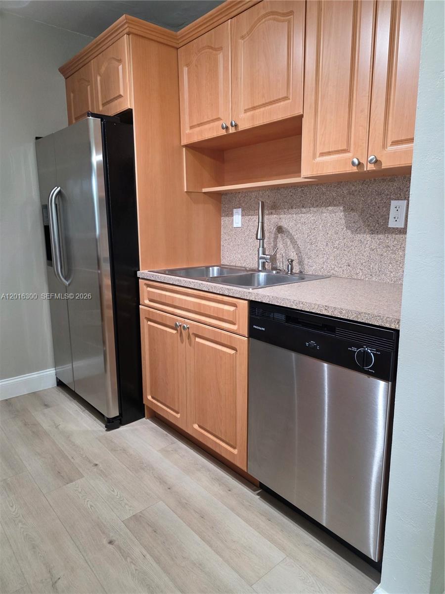 PALM COVE COND - Residential Lease