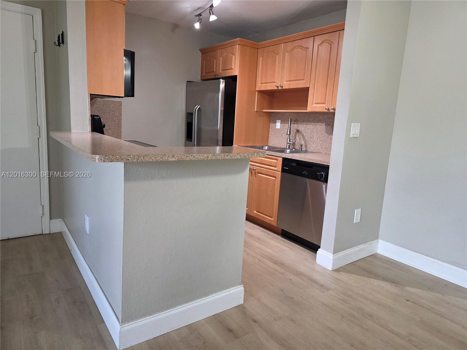 PALM COVE COND - Residential Lease