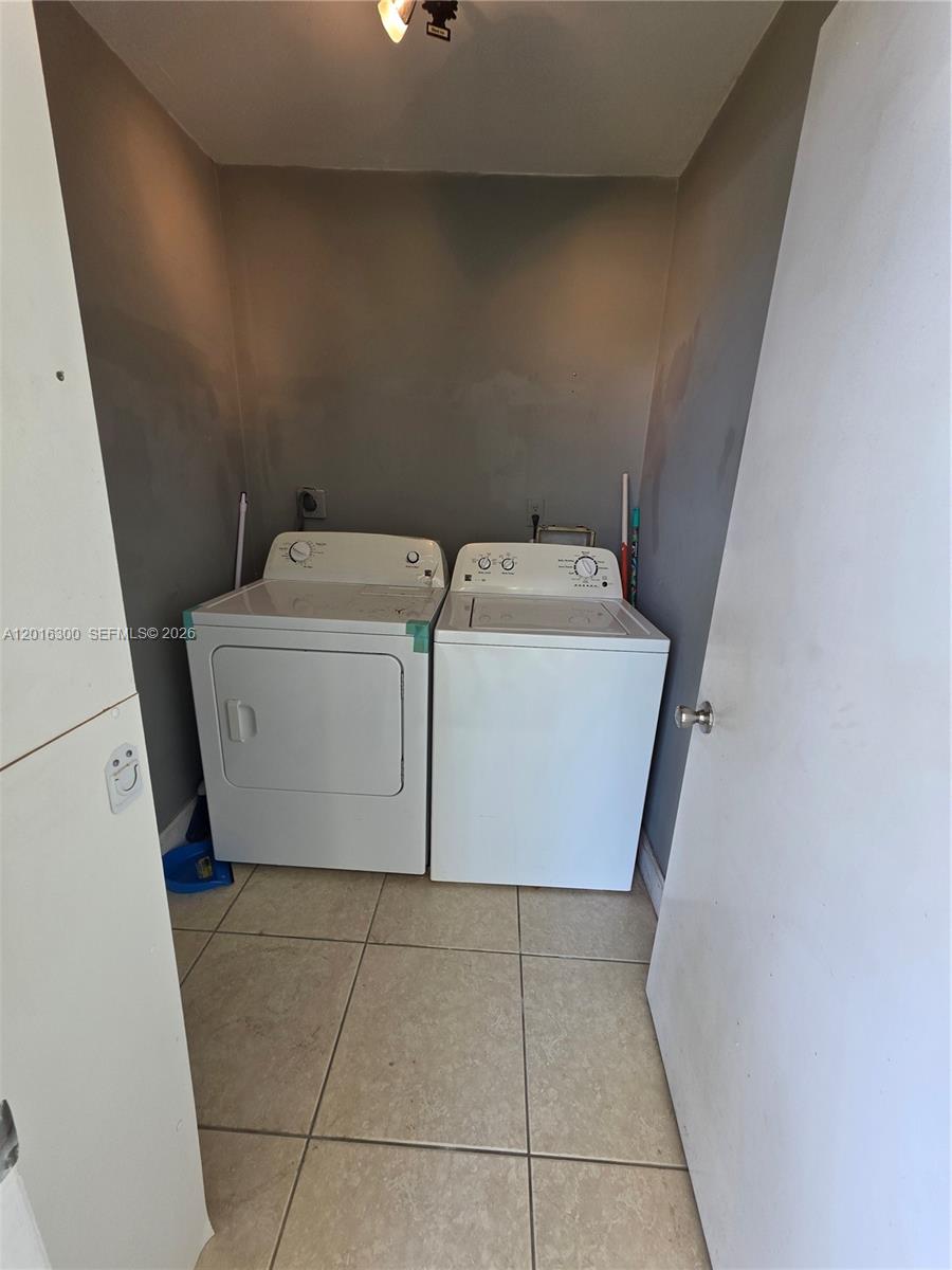 PALM COVE COND - Residential Lease