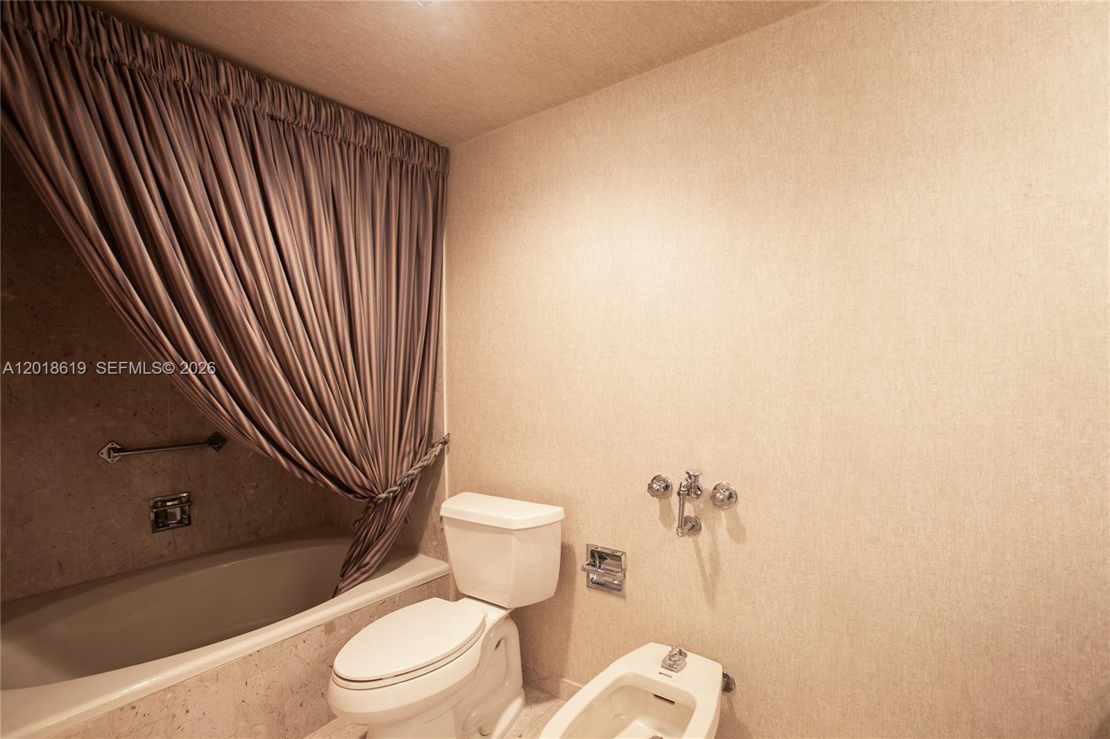 CRICKET CLUB CONDO - Residential