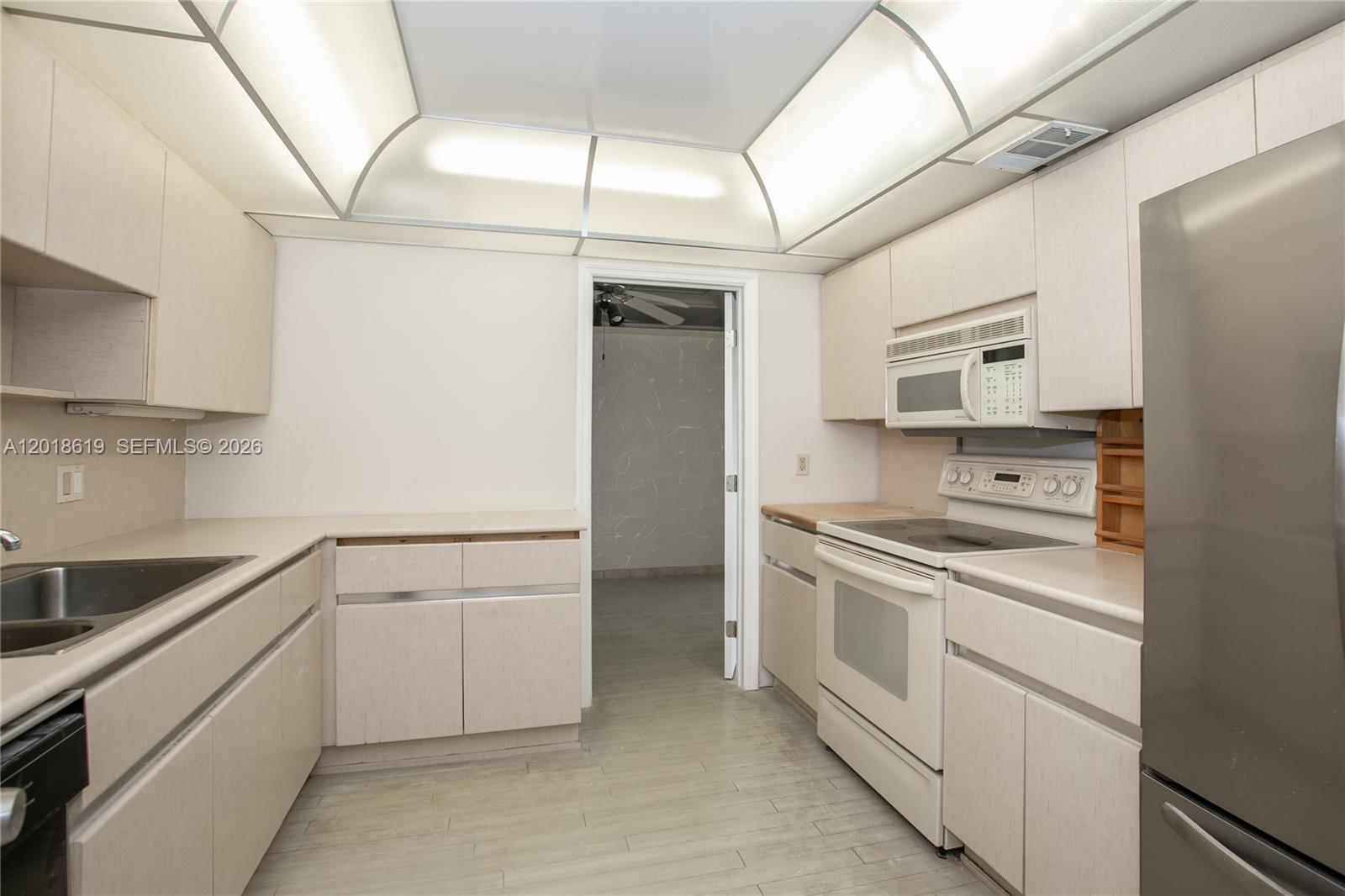 CRICKET CLUB CONDO - Residential