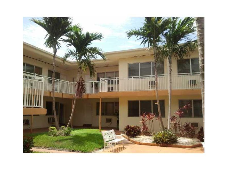 FRESHLY PAINTED GREAT UNIT STEPS FROM THE BEACH AND SHOPPING. REMODELED KITCHEN WITH GRANITE COUNTERTOPS AND STAINLESS STEEL APPLIANCES. AMPLE STREET PARKING, WASHER DRYER RIGHT OUTSIDE YOUR BACK DOOR. CALL OR TEXT AGENT FOR SHOWING, PET FRIENDLY.