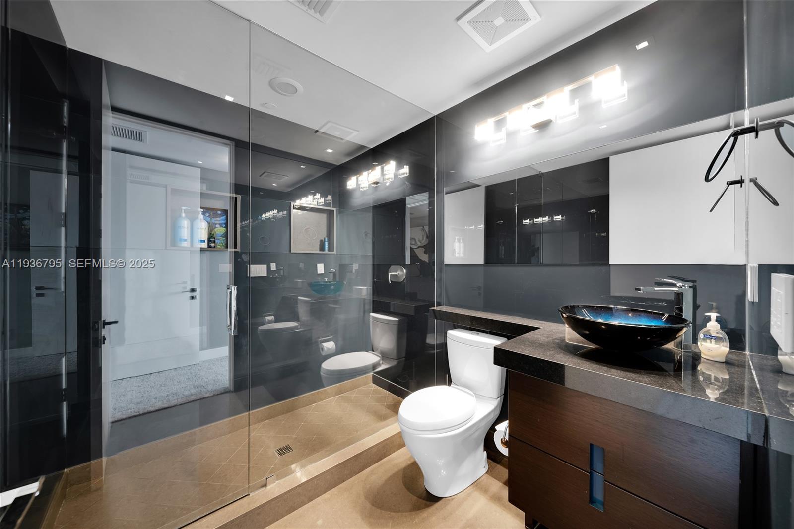 CASTILLO GRAND RESIDENCES - Residential