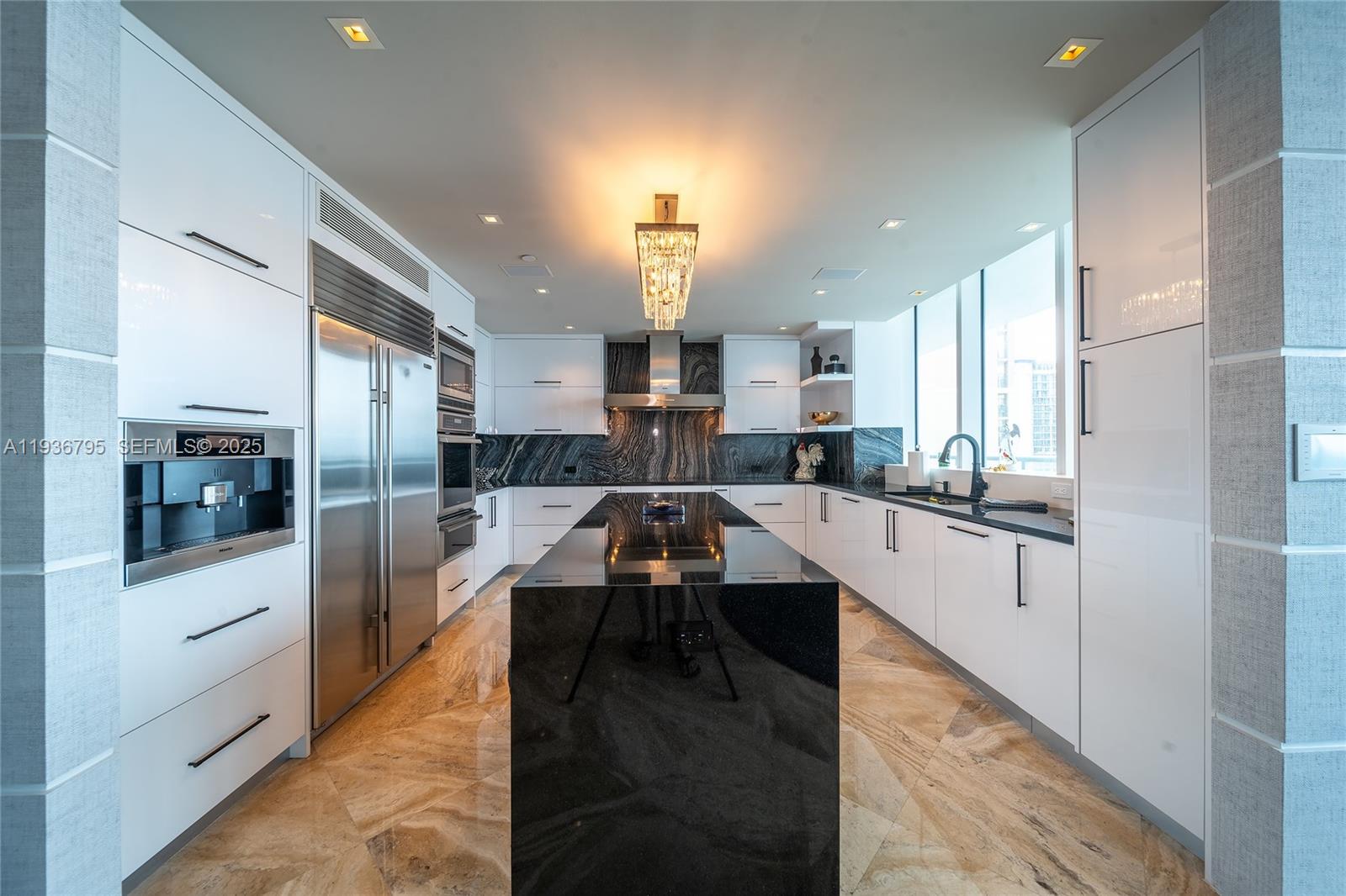 CASTILLO GRAND RESIDENCES - Residential