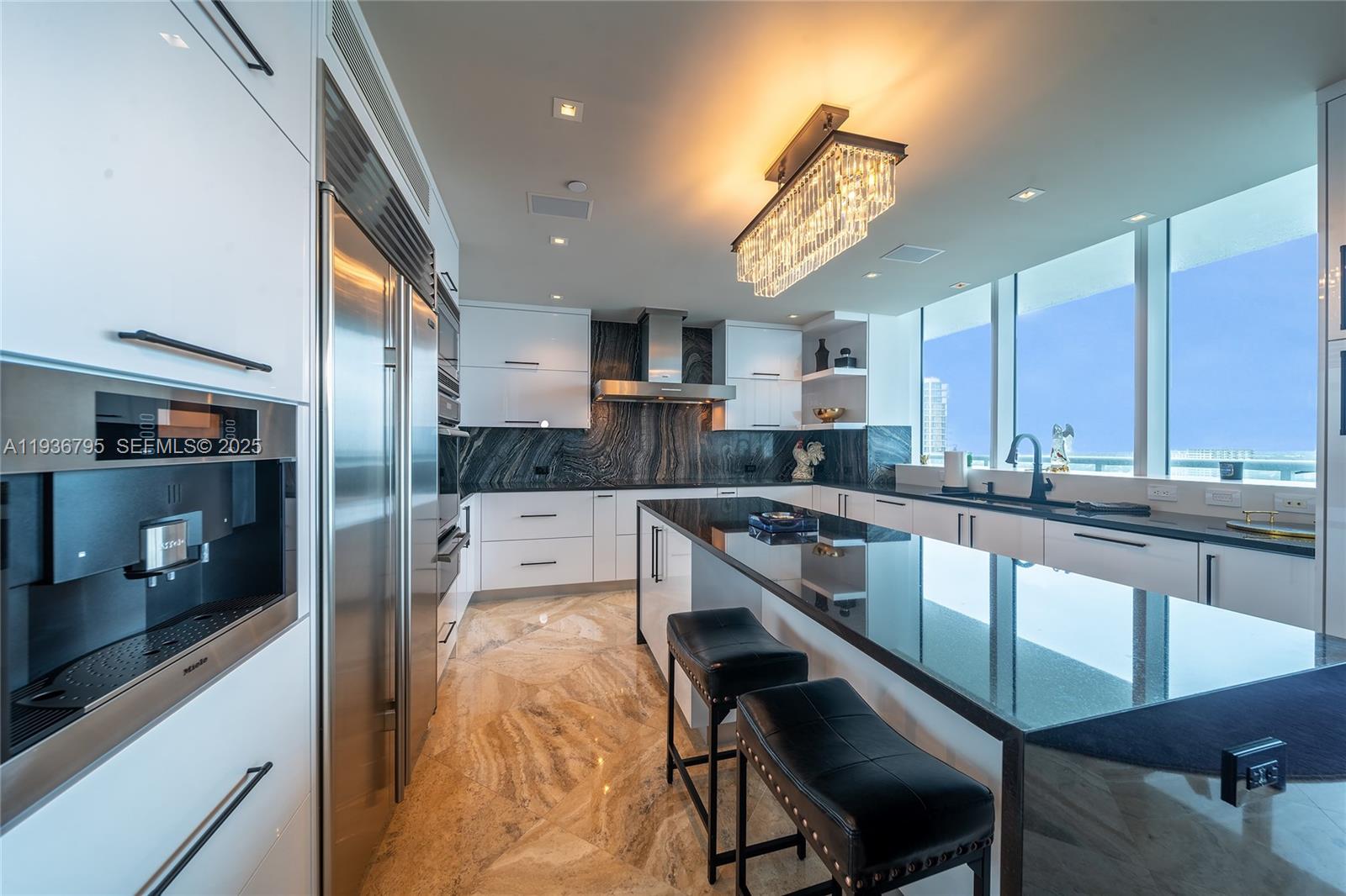 CASTILLO GRAND RESIDENCES - Residential