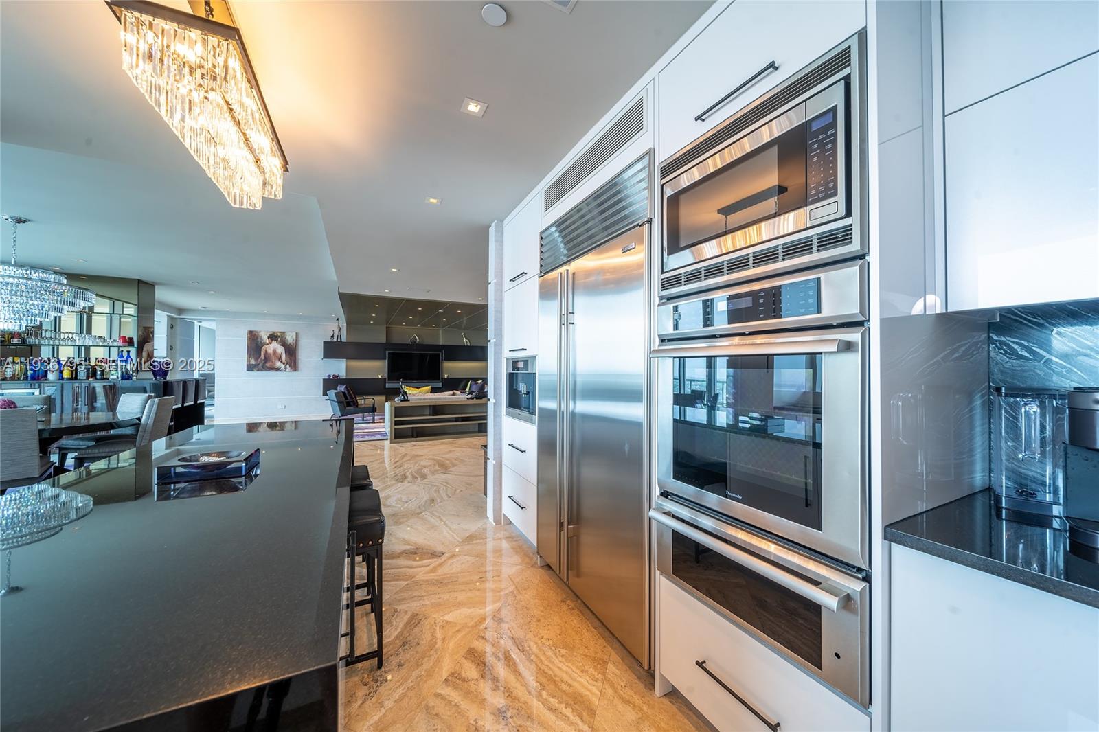 CASTILLO GRAND RESIDENCES - Residential