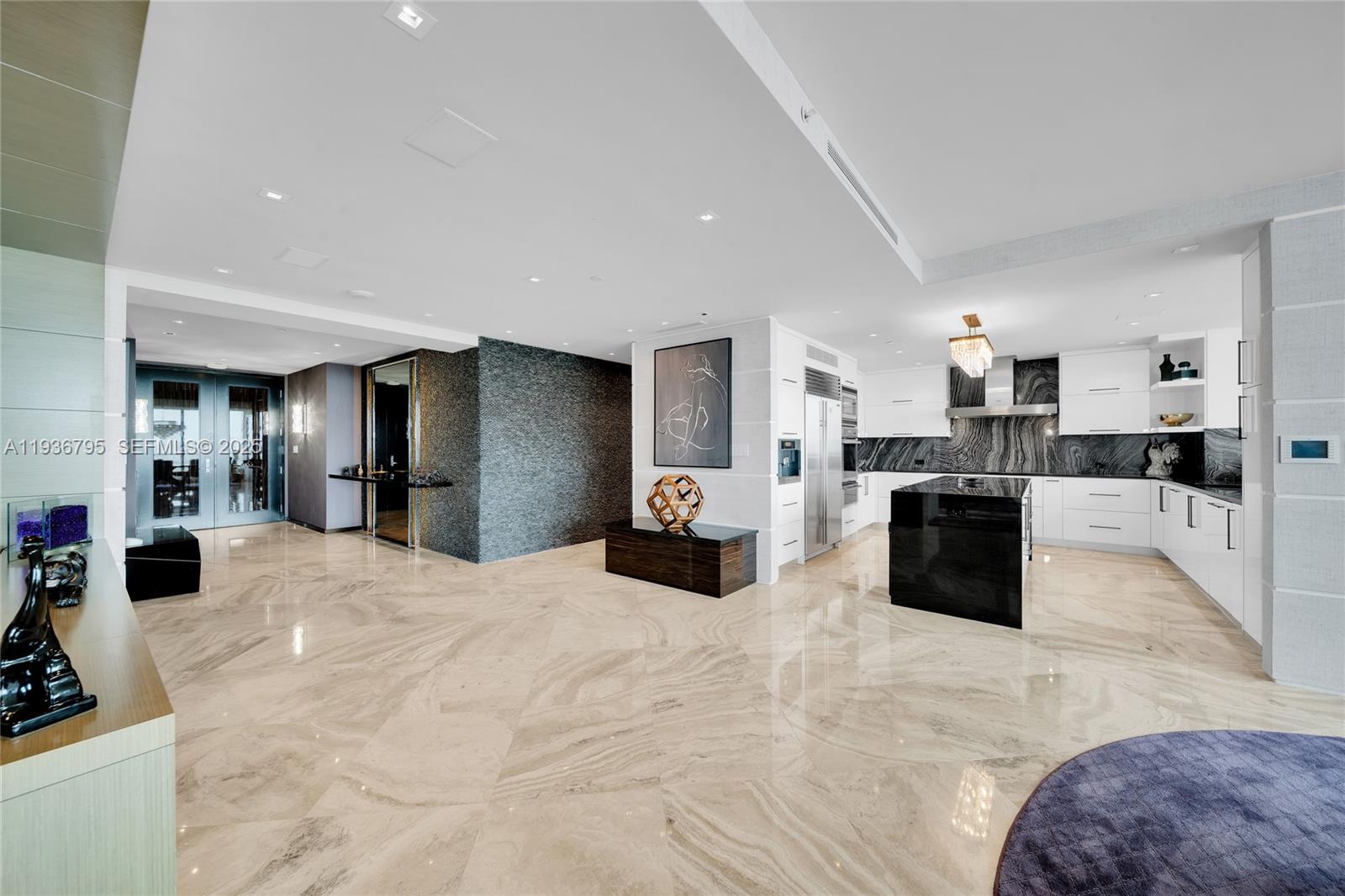 CASTILLO GRAND RESIDENCES - Residential