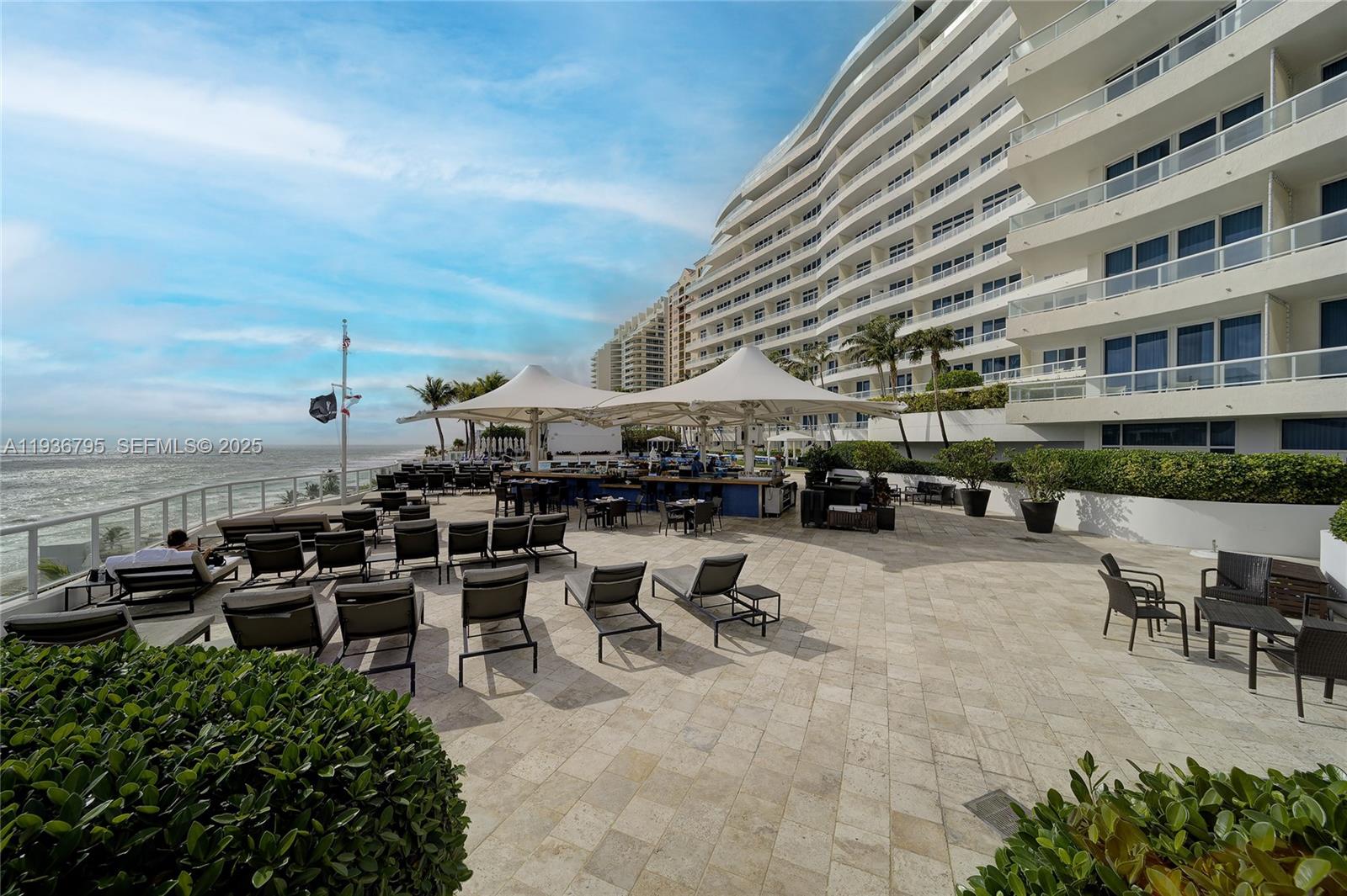 CASTILLO GRAND RESIDENCES - Residential