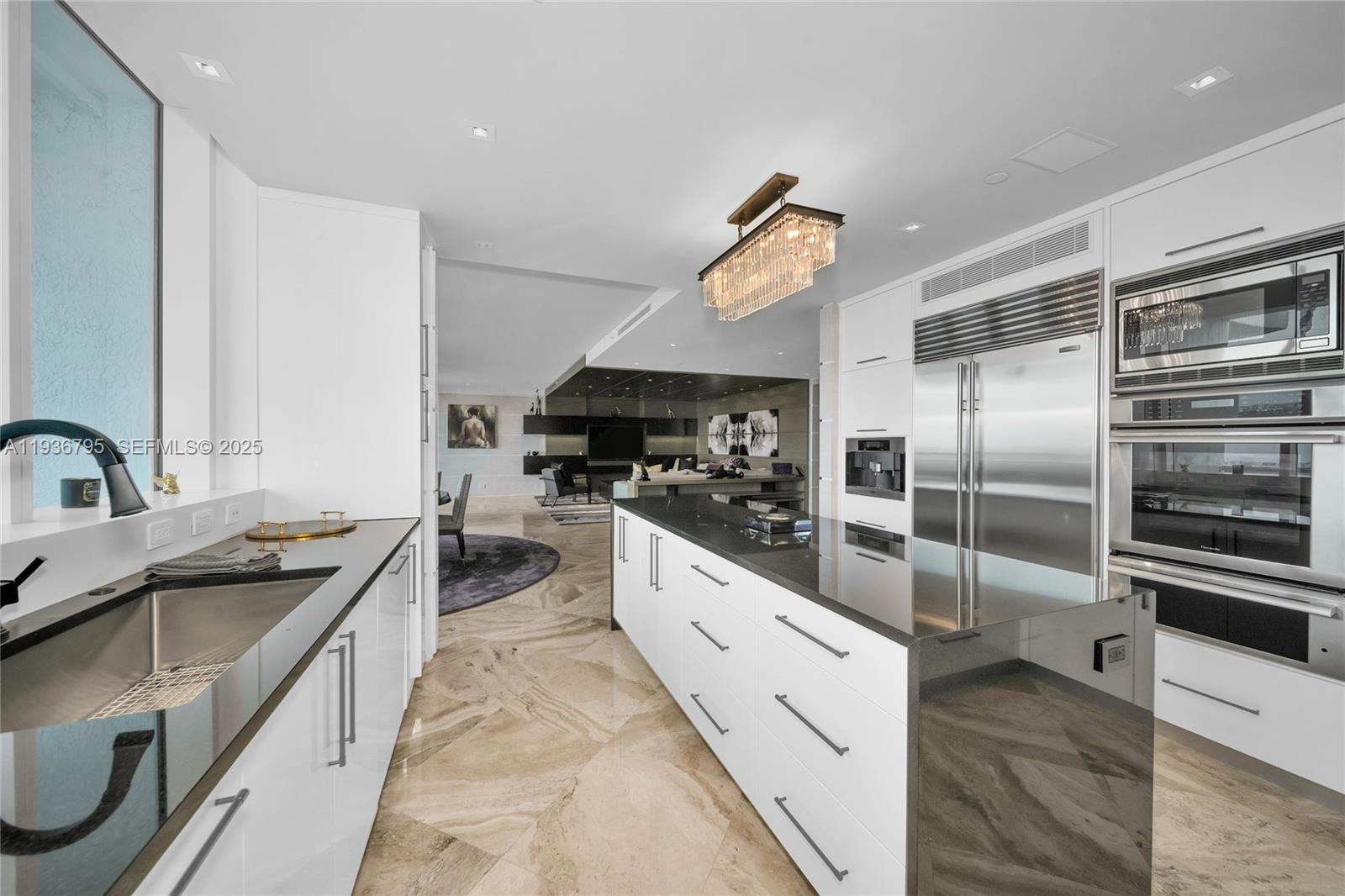 CASTILLO GRAND RESIDENCES - Residential