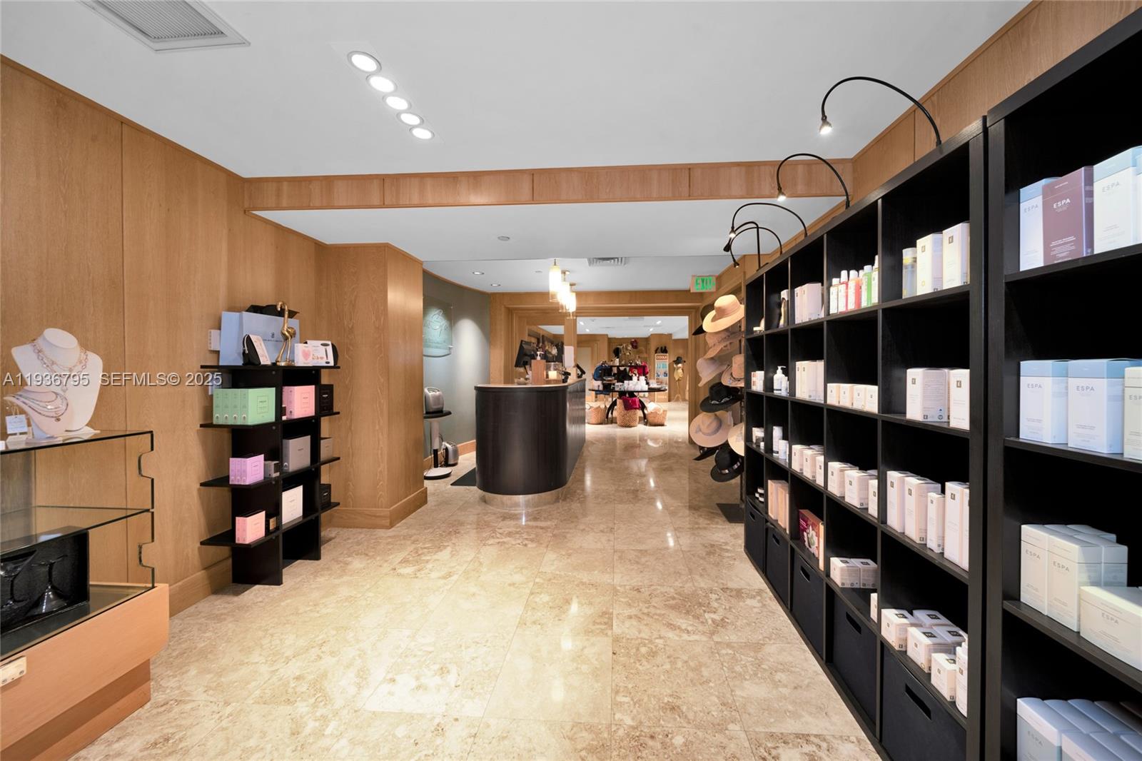 CASTILLO GRAND RESIDENCES - Residential