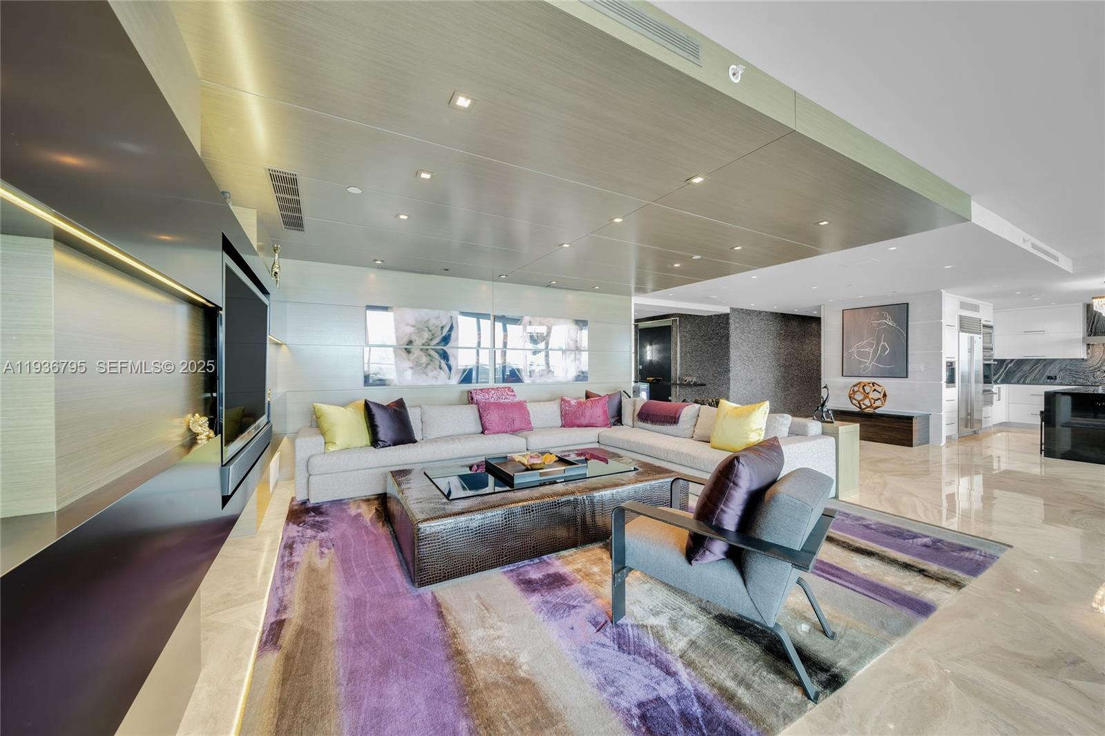 CASTILLO GRAND RESIDENCES - Residential