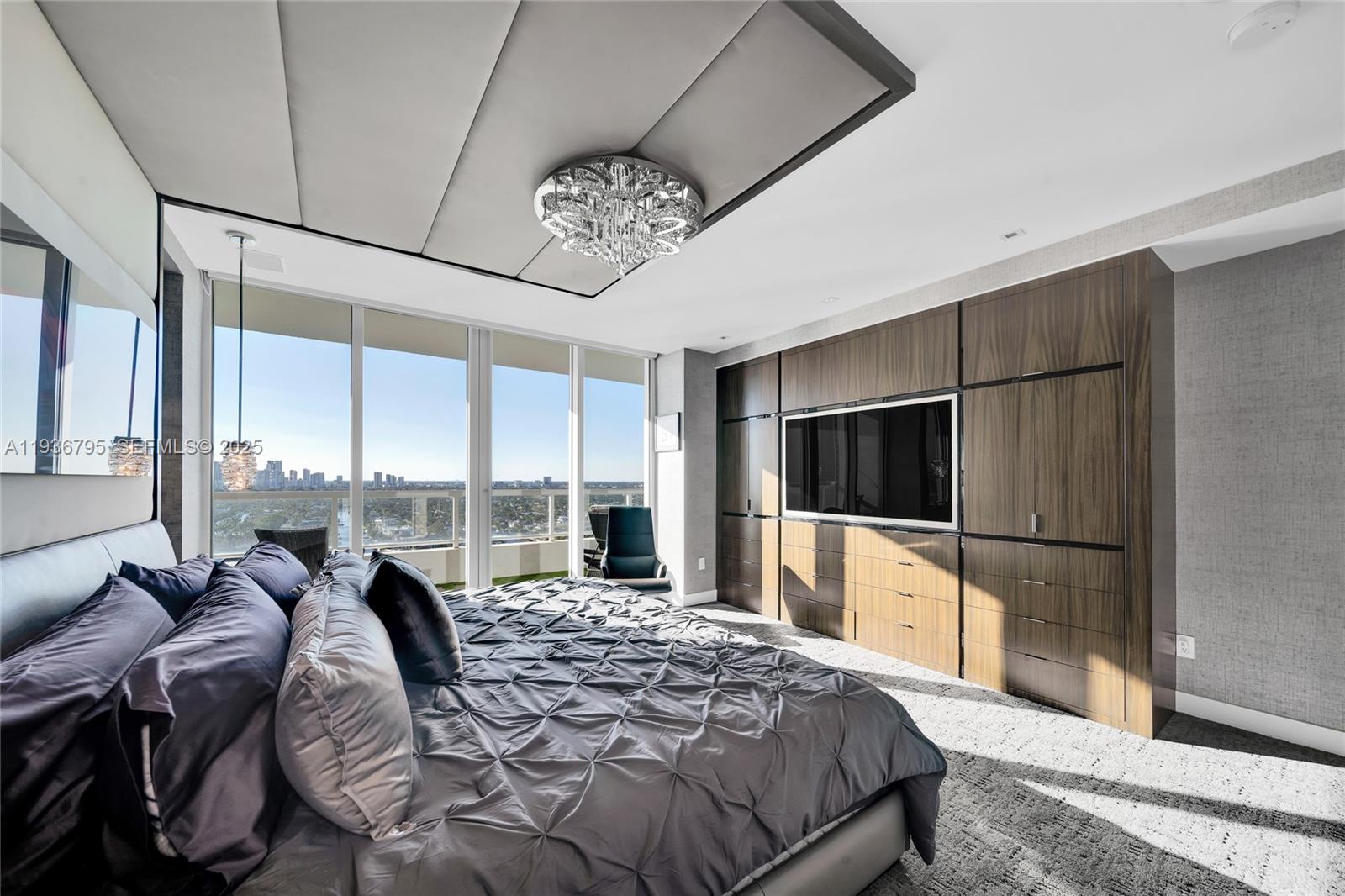 CASTILLO GRAND RESIDENCES - Residential