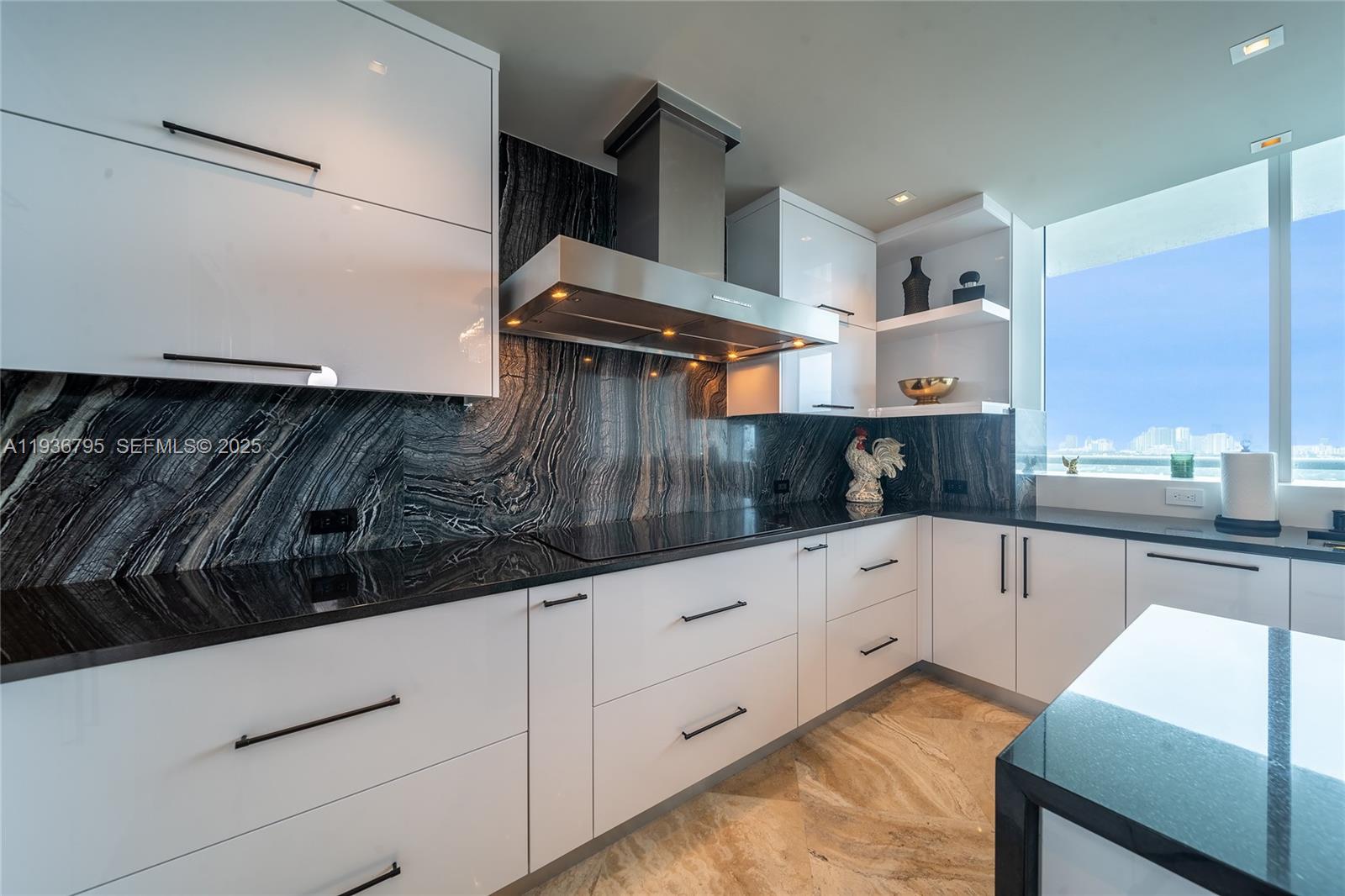 CASTILLO GRAND RESIDENCES - Residential