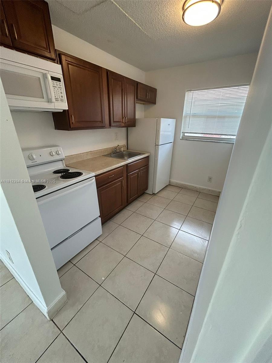 2780 Nw 14th St 2, Fort Lauderdale, Broward County, Florida - 3 Bedrooms  
2 Bathrooms - 
