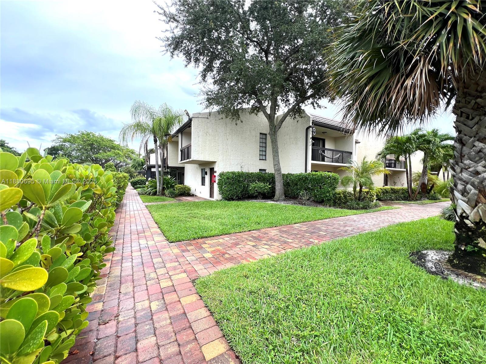 VIZCAYA GARDENS CONDOMINI - Residential Lease