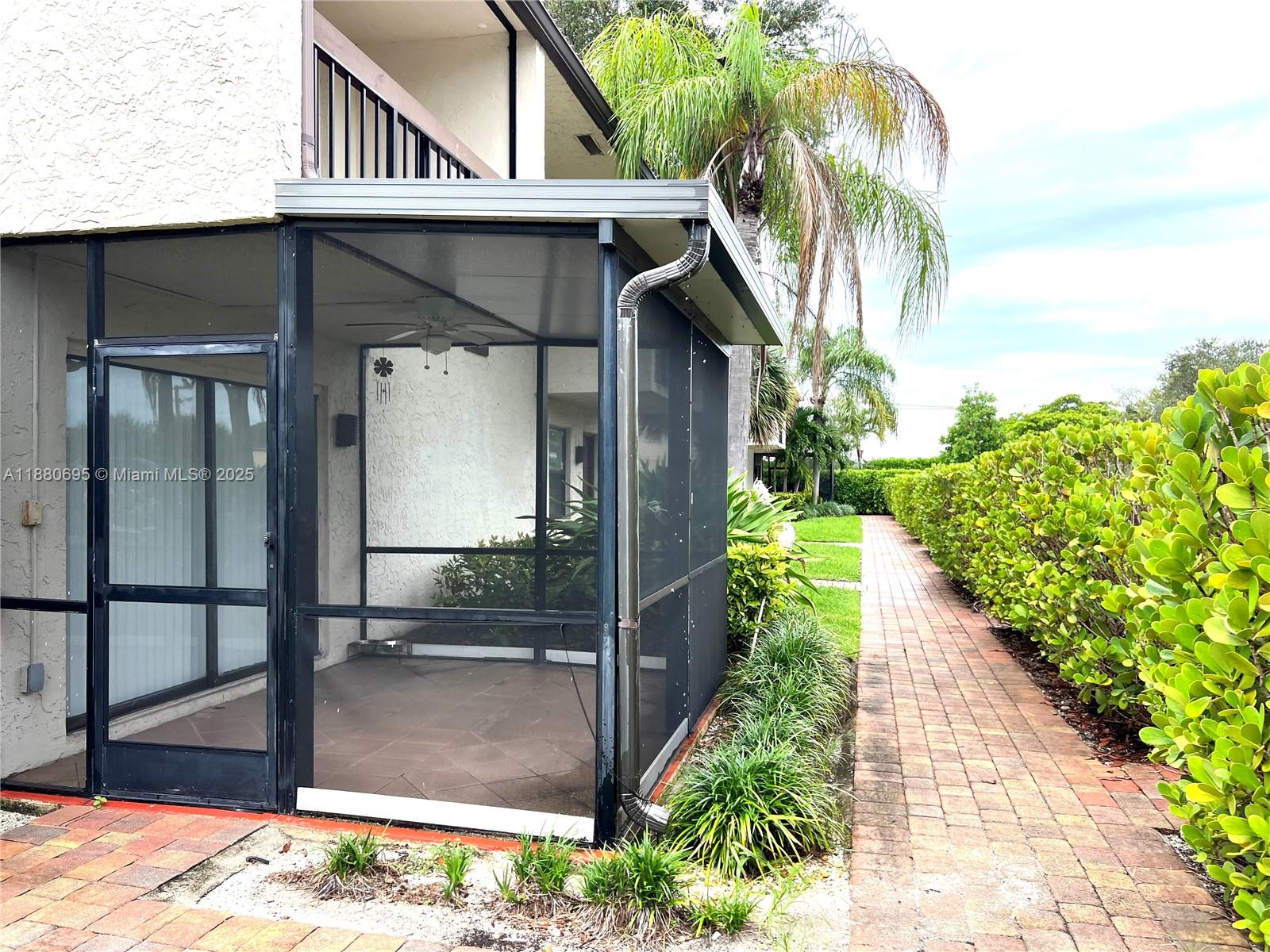 VIZCAYA GARDENS CONDOMINI - Residential Lease