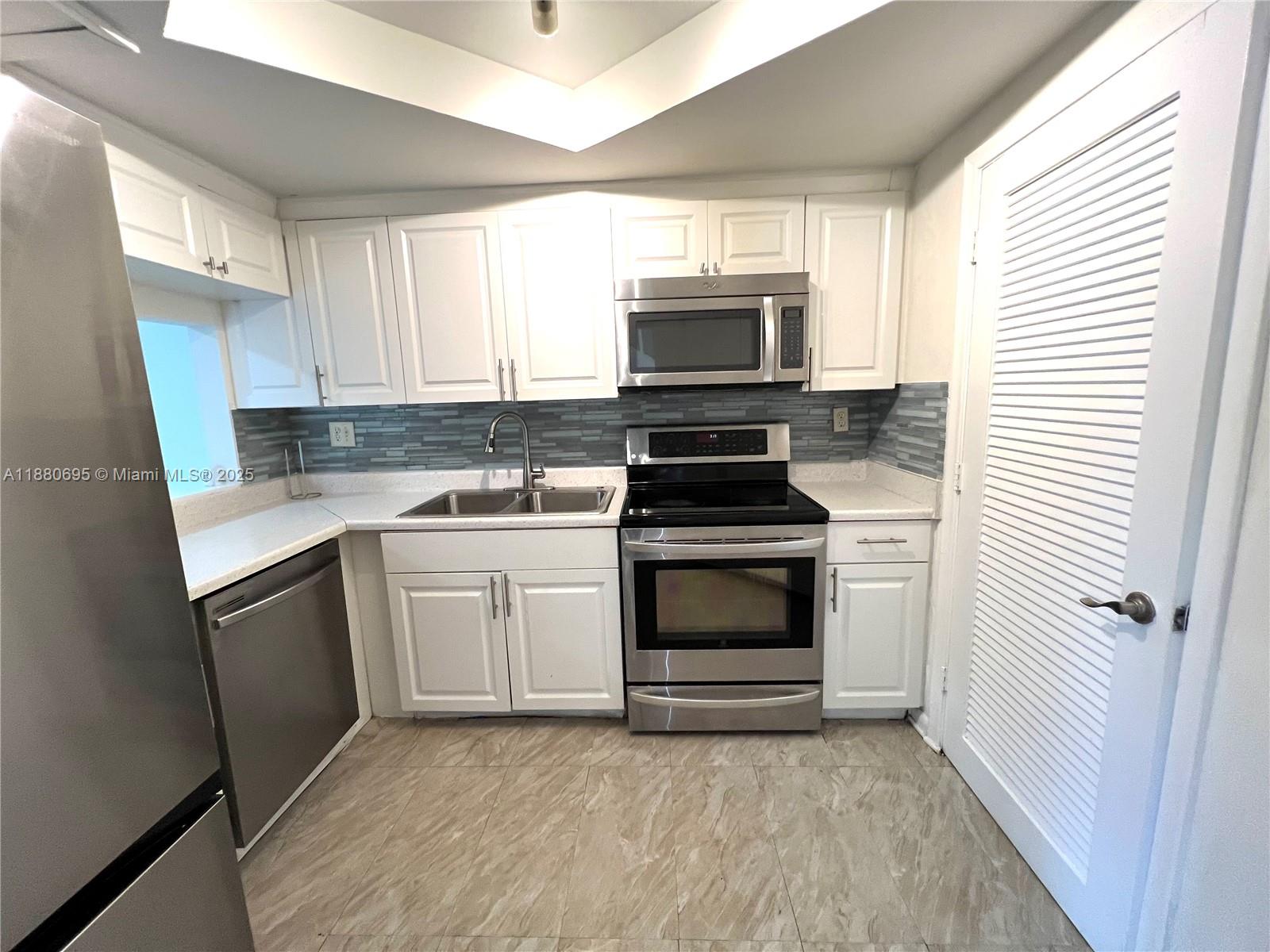 VIZCAYA GARDENS CONDOMINI - Residential Lease