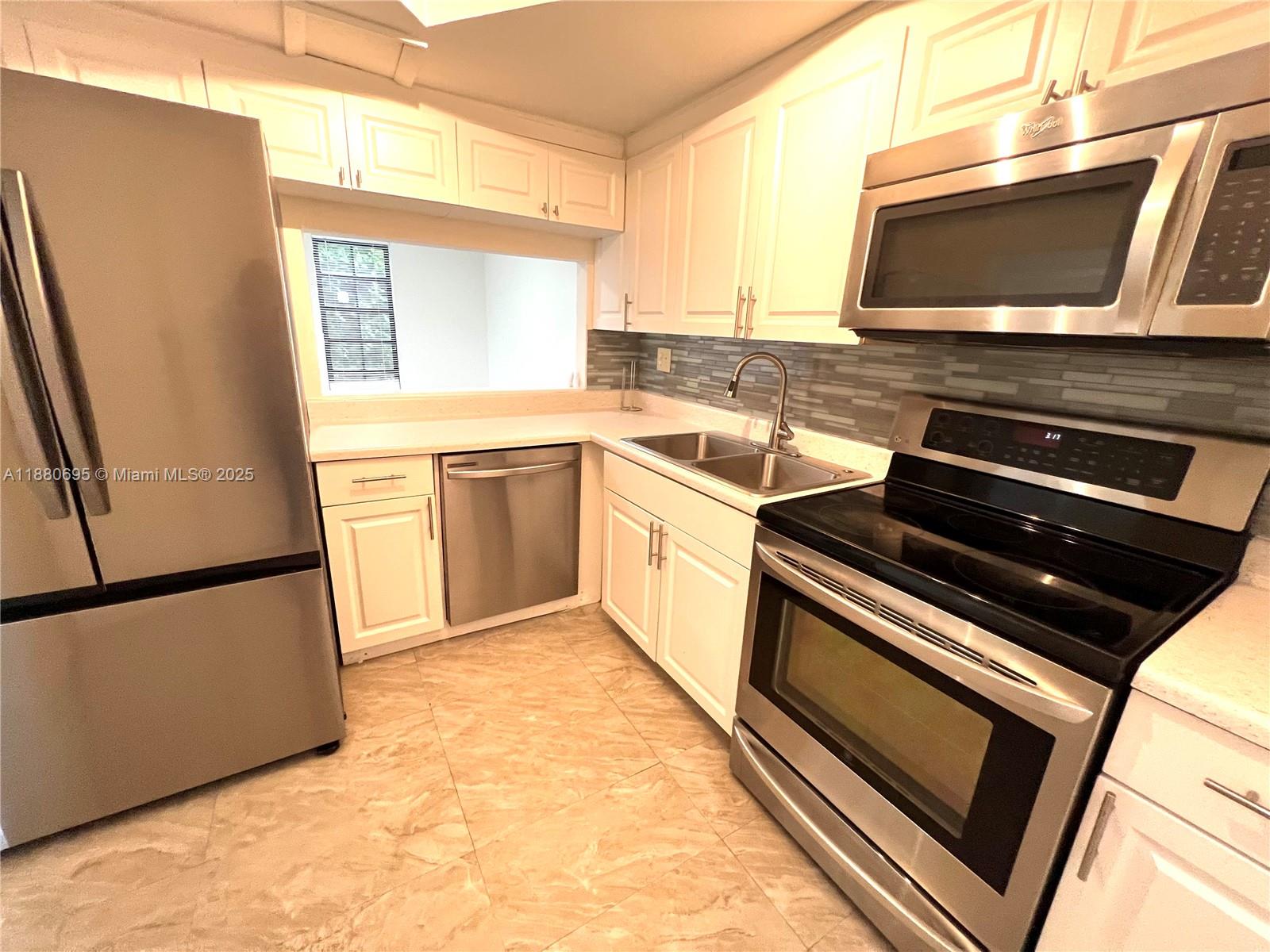 VIZCAYA GARDENS CONDOMINI - Residential Lease