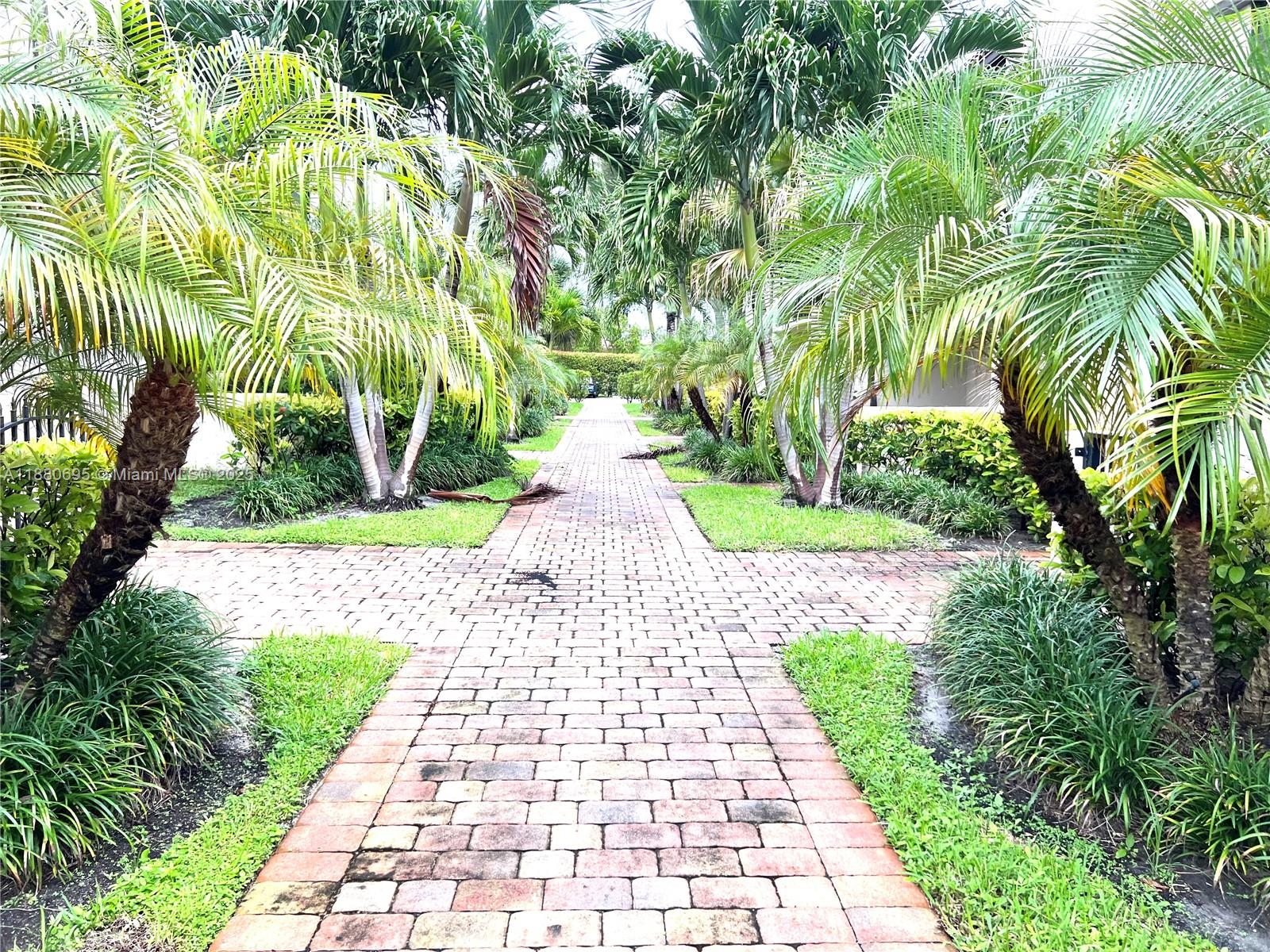 VIZCAYA GARDENS CONDOMINI - Residential Lease