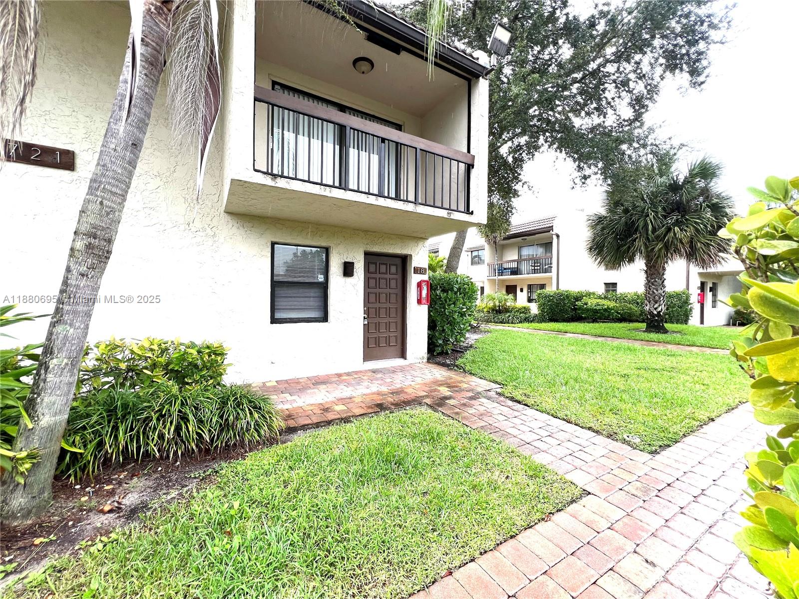 VIZCAYA GARDENS CONDOMINI - Residential Lease