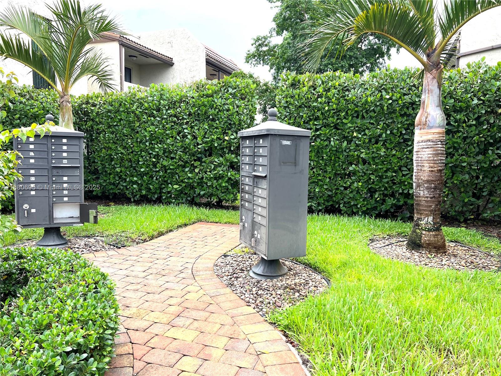 VIZCAYA GARDENS CONDOMINI - Residential Lease