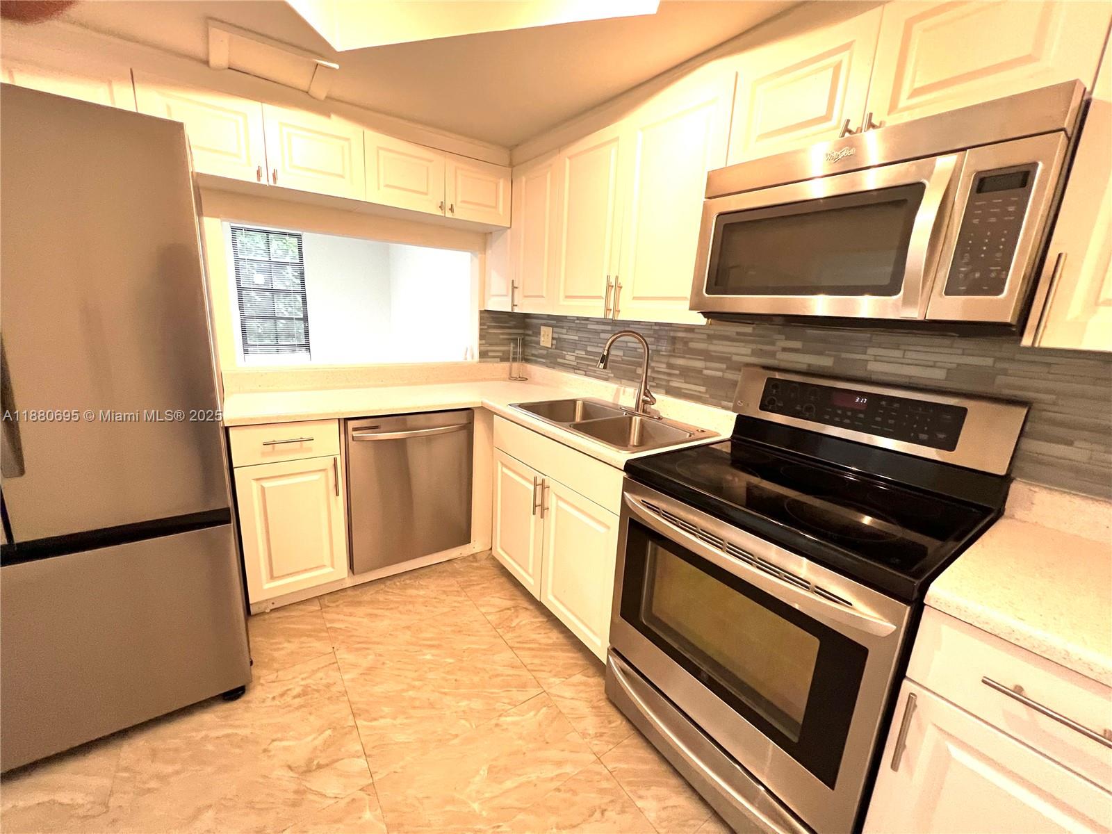 VIZCAYA GARDENS CONDOMINI - Residential Lease
